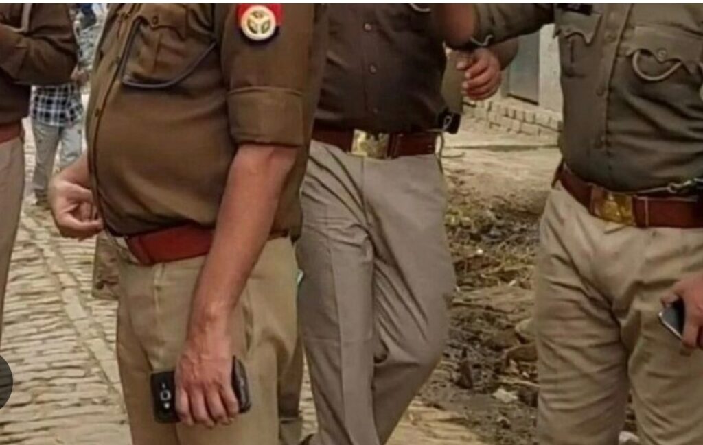 सोनौली: पंखे से लटककर युवती ने दी जान, पुलिस कर रही जांच