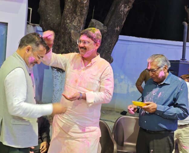 नौतनवा: रंग और उमंग के बीच विधायक ऋषि त्रिपाठी का जनता से सीधा संवाद