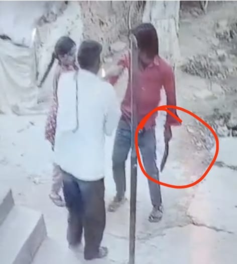 खुखरी लेकर पिता पर टूट पड़ा बेटा, सोनौली में मचा हड़कंप, पहुंची पुलिस