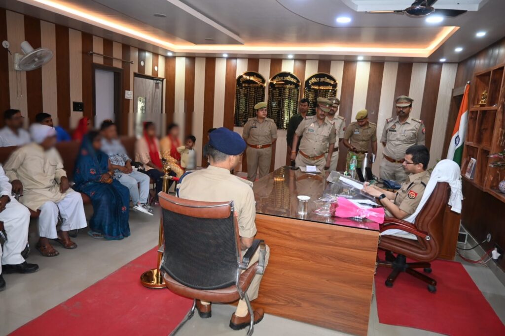 जनता की सुनवाई से शुरू हुआ एसपी शक्ति मोहन अवस्थी का कार्यकाल, अफसरों को दिए सख्त निर्देश