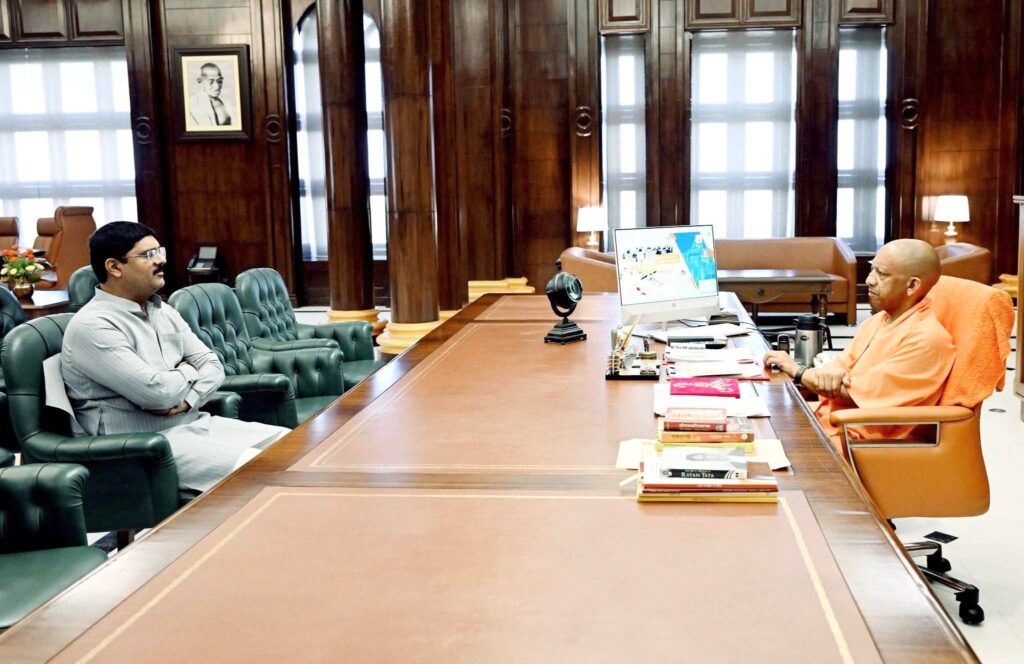 मुख्यमंत्री से मिले विधायक—नौतनवा के परशुराम मंदिर का होगा भव्य कायाकल्प