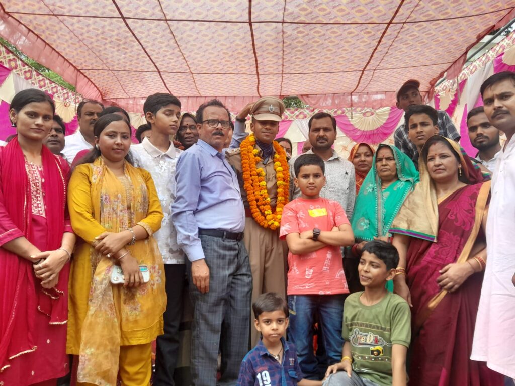 महराजगंज : कोल्होई के लाल का हुआ जोरदार स्वागत , CRPF में DSP बनने के बाद पहुंचे अपने गांव