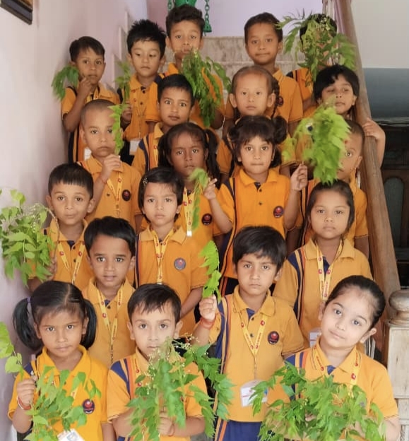 नौतनवा: बचपन व एबी इंटरनेशनल स्कूल के बच्चों ने लिया धरती संरक्षण का संकल्प