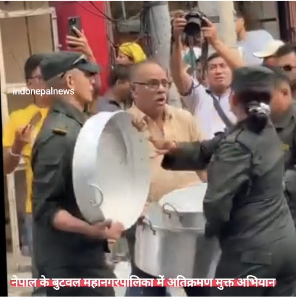 नेपाल के बुटवल में अतिक्रमण पर चला बुलडोजर