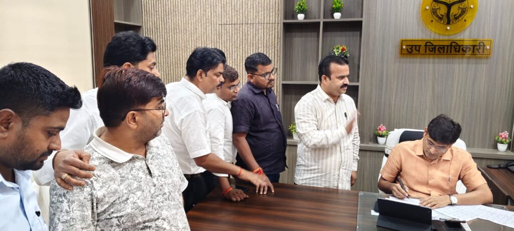 अधिवक्ताओं ने एसडीएम को सौपा पत्र ,छवि धूमिल करने वालों पर कार्रवाई की मांग