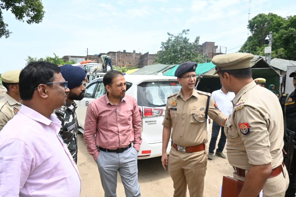 डीएम और एसपी पहुंचे सोनौली बॉर्डर ICP परिसर का किया निरीक्षण