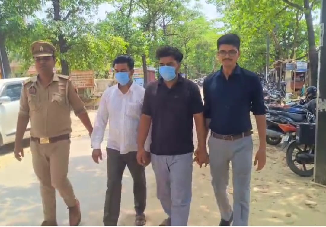 नेपाल कनेक्शन: साइबर फ्रॉड गैंग का पर्दाफाश, सोनौली के सभासद पति और पुत्र गिरफ्तार,जेल