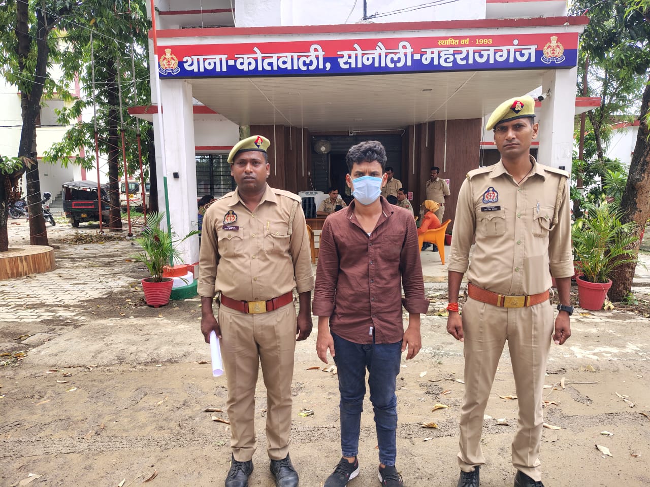 सोनौली पुलिस और एसएसबी ने पकड़ी करोड़ों के मादक पदार्थ की खेप