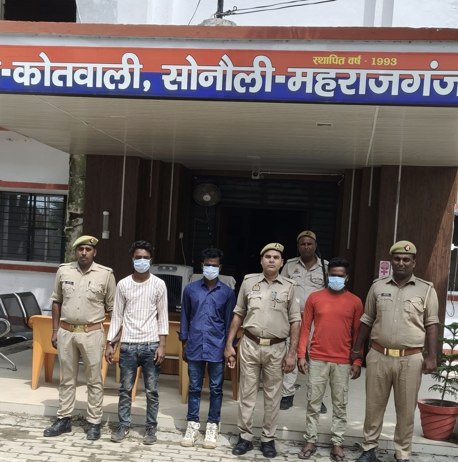 सोनौली: नेपाल में बेचते थे चोरी की बाइक, जुए और शराब में उड़ाते थे रकम