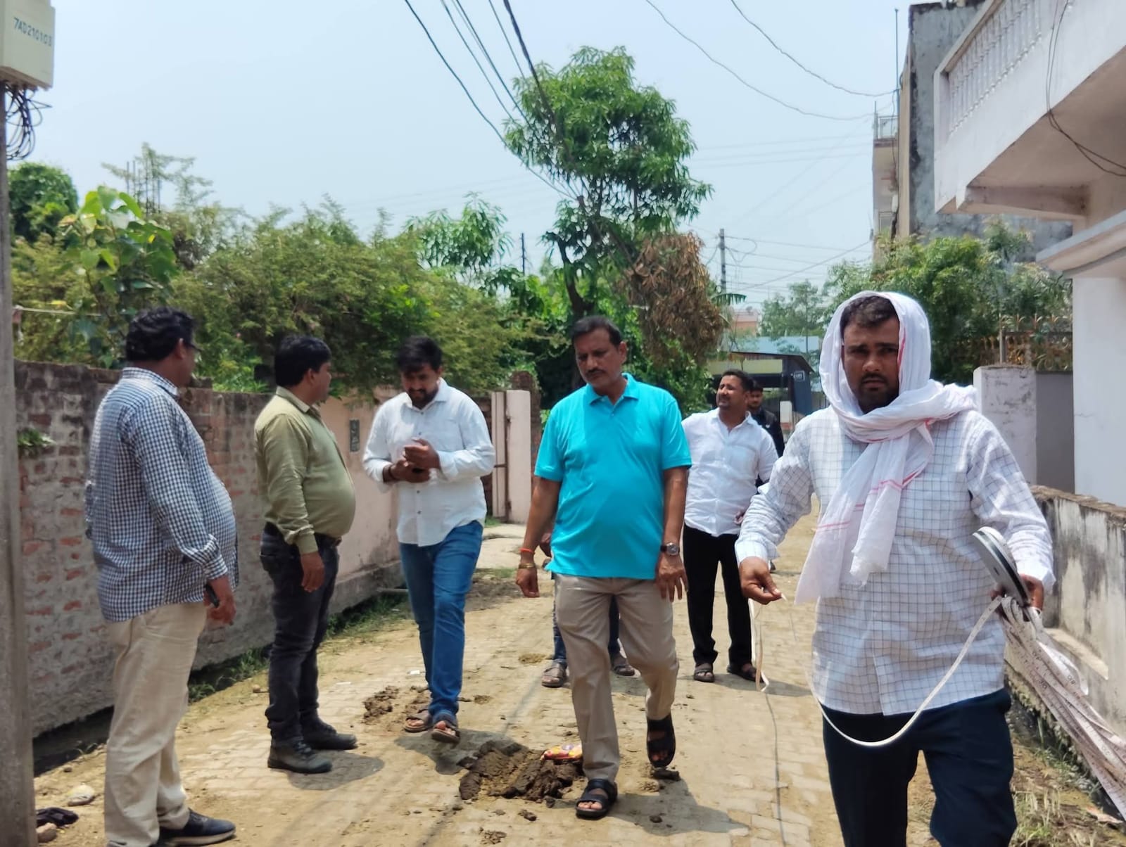 अध्यक्ष नौतनवा ने घनश्याम नगर का जाना हाल, सड़क और नाली निर्माण का कार्य होगा शुरू