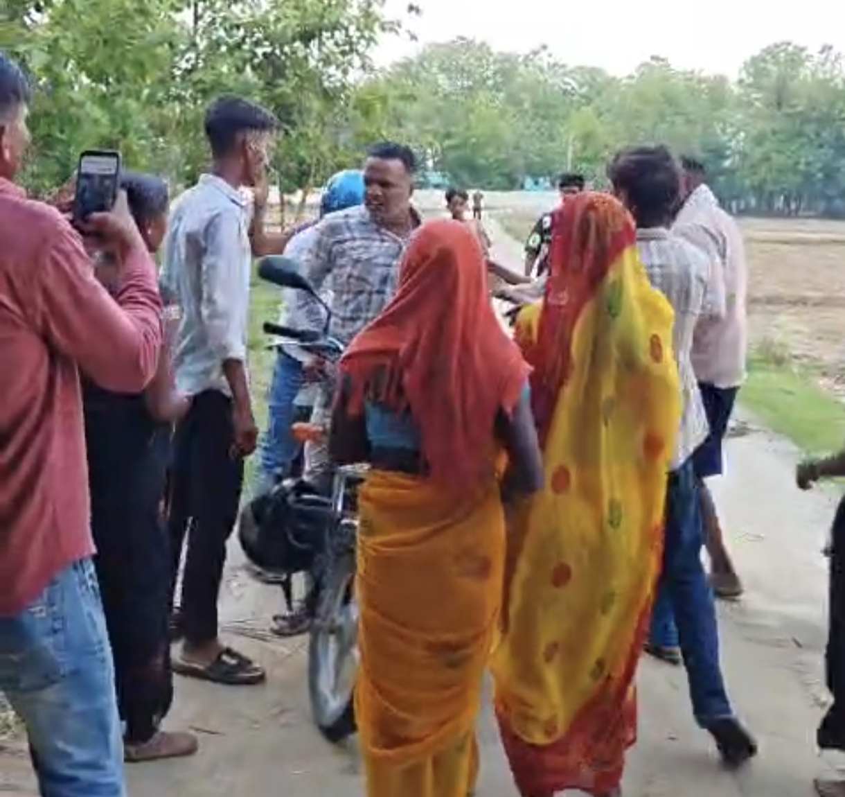 परसा सुमाली में मनरेगा घोटाले की बू! 90 की हाजिरी, 40 मजदूर और सवाल उठाते ही बवाल