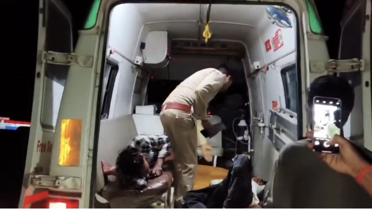 सोनौली: बंद कमरे में कथित प्रेमी जोड़े की बेरहमी से पिटाई, वीडियो सोशल मीडिया पर वायरल