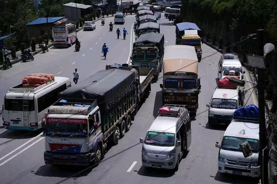 नेपाल में बाढ़ के बाद: नागढुंगा और भीमढुंगा नाका से निकलने वाले वाहनों को काठमांडू में रोका गया