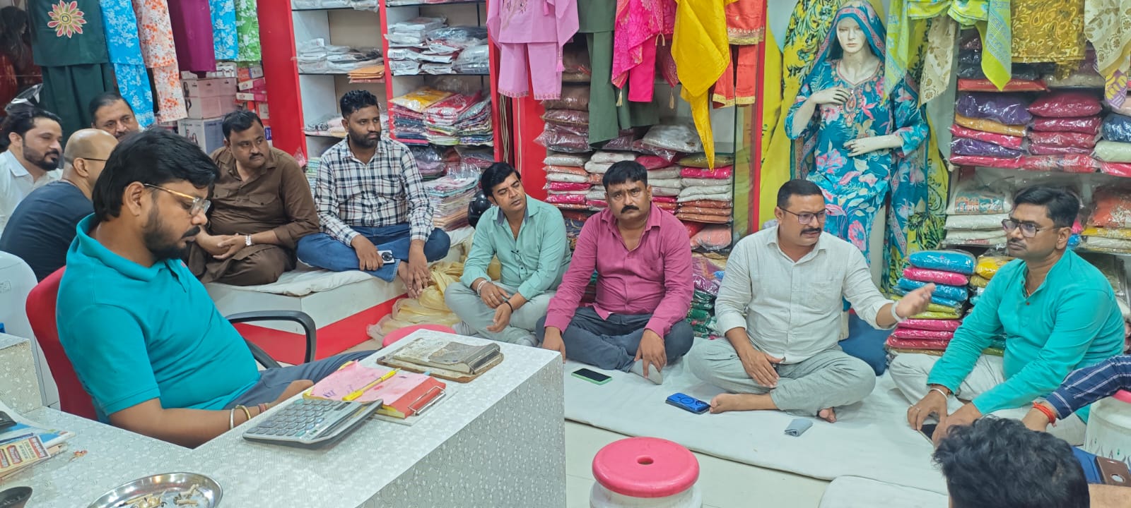 सोनौली में बंद किए गए सड़क कटों को लेकर व्यापारियों की बैठक, आंदोलन की चेतावनी
