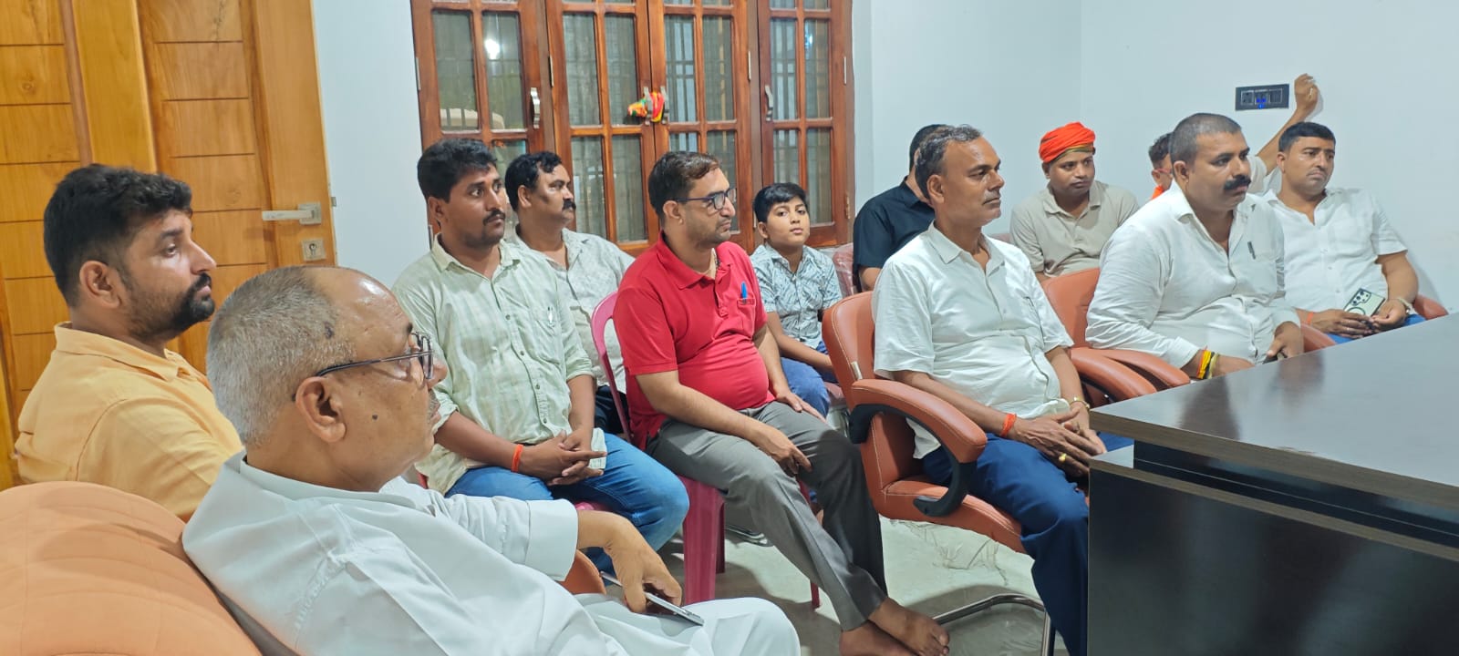 रात में विधायक के आवास पर क्यों जुटे सोनौली के व्यापारी? सामने आई वजह”