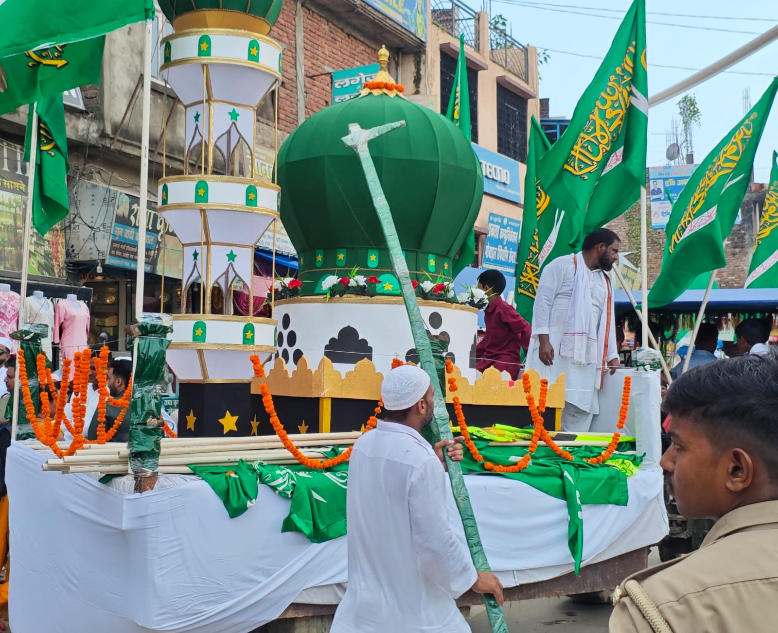 नौतनवा-सोनौली में गूंजा नात-ए-पाक, भाईचारे के संदेश के साथ मनाया गया जश्न-ए-मिलादुन्नबी
