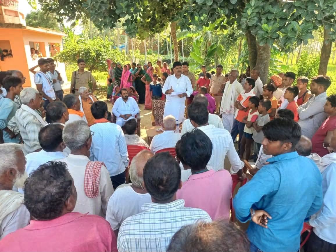 पहली बार कोई विधायक आया हमारे द्वार…” नौतनवा के 6 गांवों में ऋषि त्रिपाठी की जमीनी चौपाल से मचा तहलका!