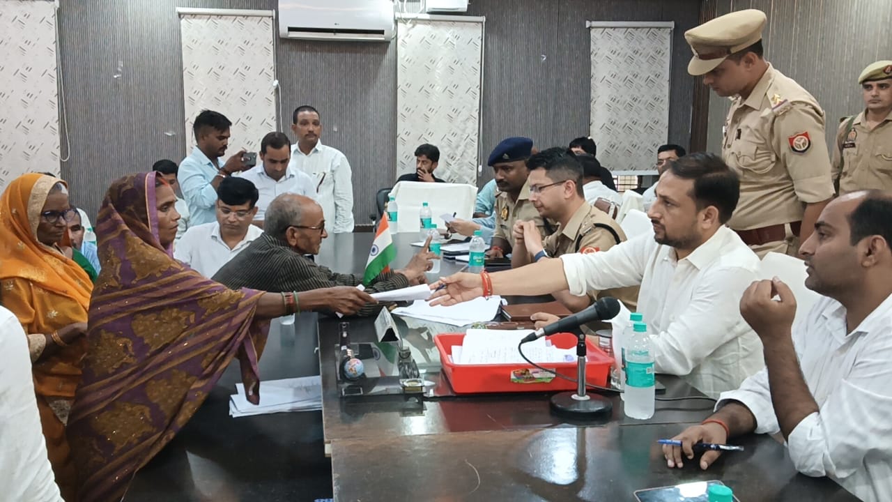 नौतनवा तहसील में जिला स्तरीय संपूर्ण समाधान दिवस, डीएम और एसपी ने सुनीं फरियादियों की समस्याएं