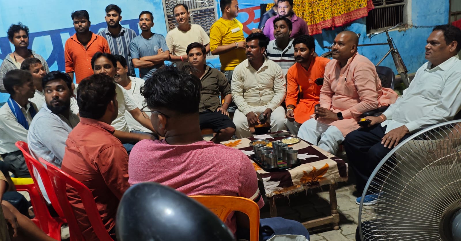 नौतनवा में विकास का रिपोर्ट कार्ड लेकर कई गांव मे पहुंचे ब्लाक प्रमुख राकेश मद्धेशिया