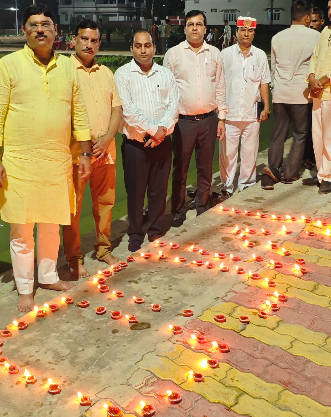 76 दीपों से जगमगाया पोखरा, विधायक-अध्यक्ष ने मनाया प्रधानमंत्री मोदी का जन्मदिन
