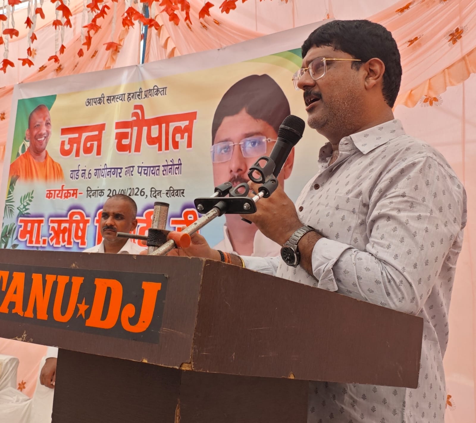 गांधीनगर में गूंजे ‘विकास पुरुष’ के नारे: बुजुर्गों का सम्मान कर विधायक ऋषि त्रिपाठी ने मांगा आशीर्वाद