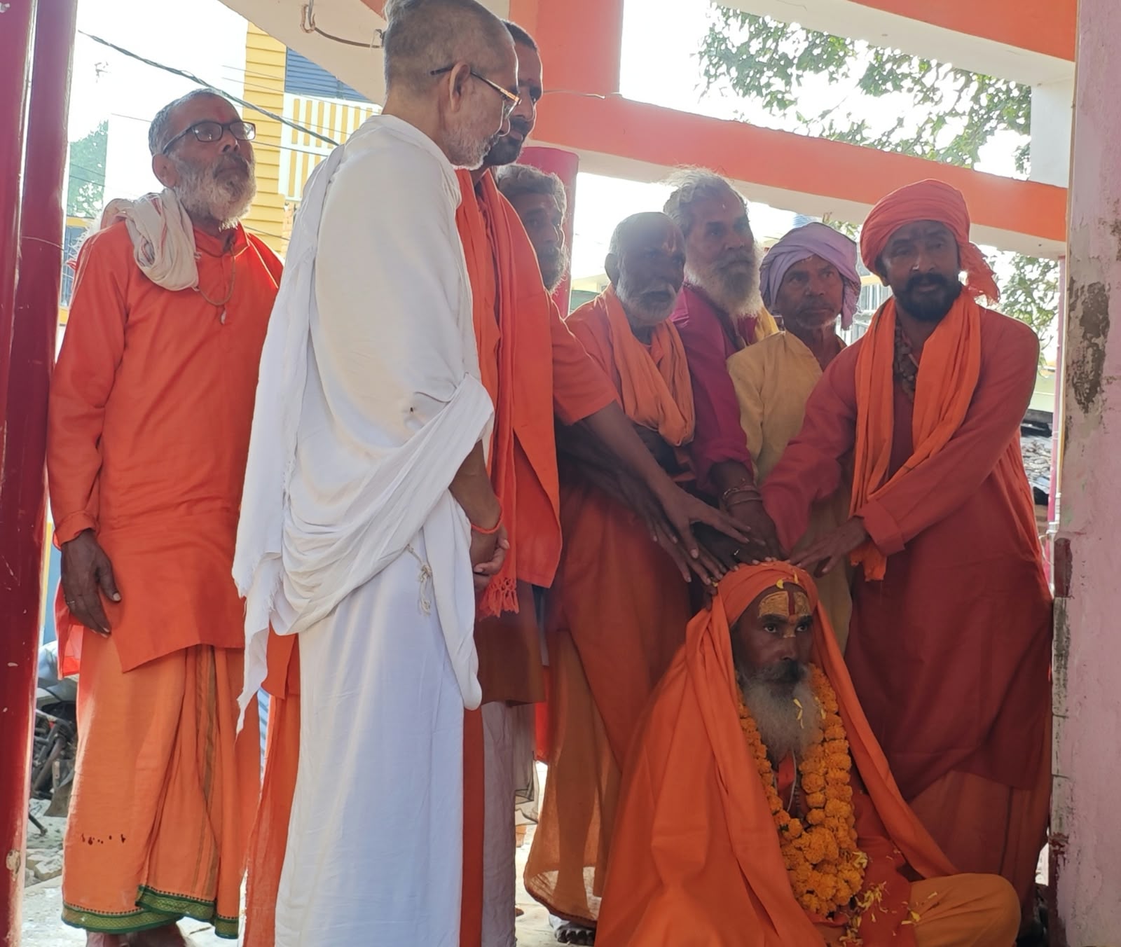 नौतनवा के प्राचीन श्री राम जानकी मंदिर में बाबा रामनाथ दास की चादरपोशी संपन्न, बने नए महंत